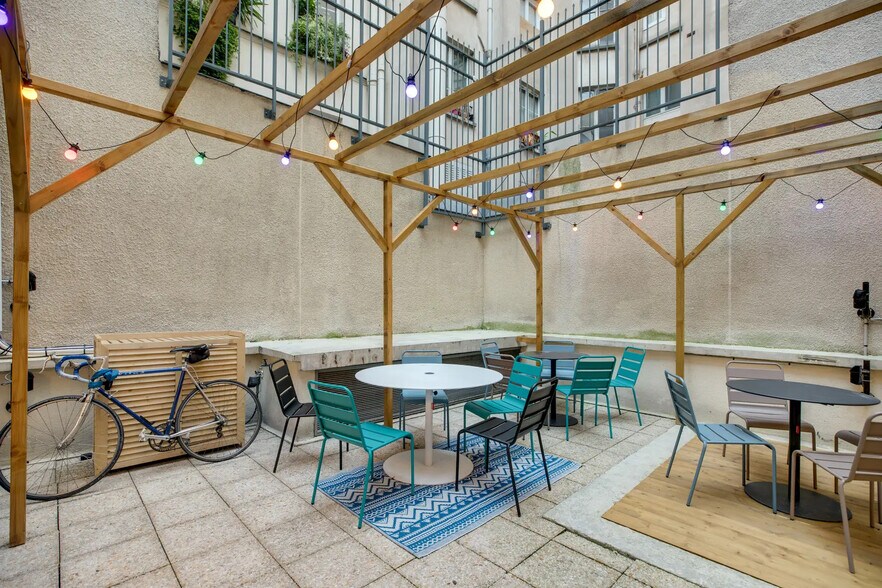 18 Rue D'Hauteville, Paris à louer - Photo de l’immeuble – Image 3 sur 3