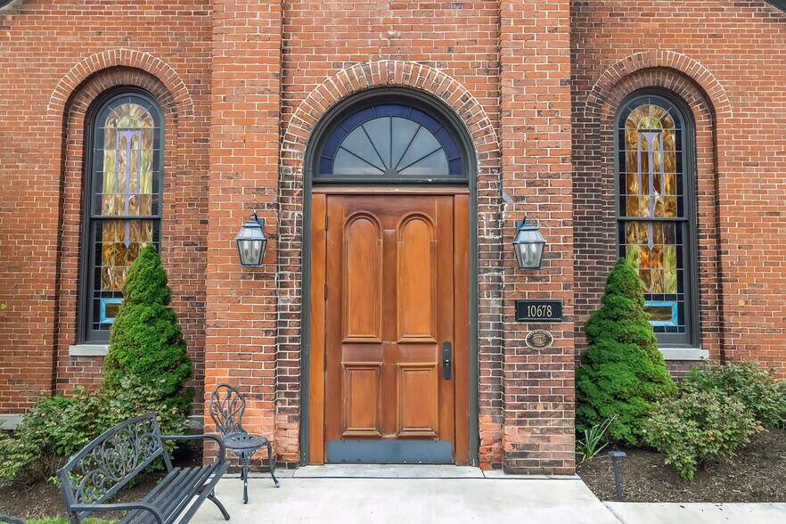 10678 Main St, Clarence, NY à vendre - Photo de l’immeuble – Image 3 sur 15