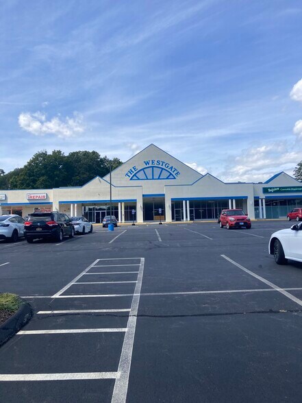 411-431 W Main St, Norwich, CT à louer - Photo de l’immeuble – Image 1 sur 6