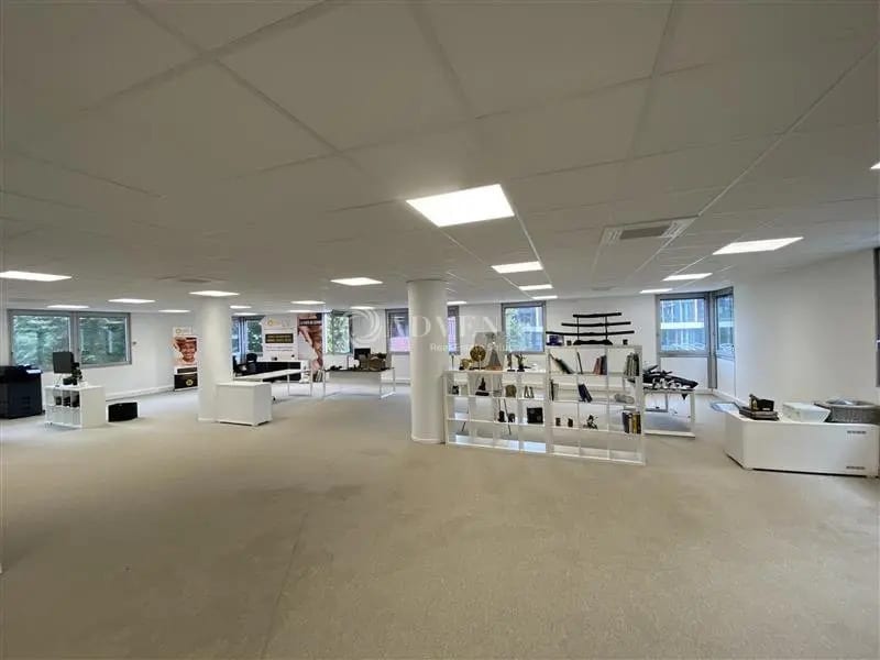 Bureau dans Montigny-le-Bretonneux à louer Photo intérieure– Image 1 sur 6