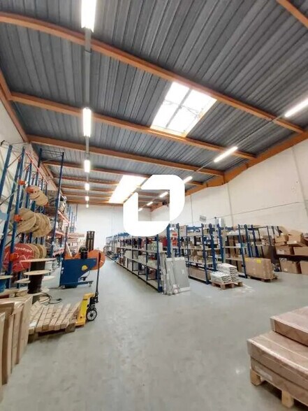 Local d’activités dans Wissous à louer - Photo de l’immeuble – Image 3 sur 9