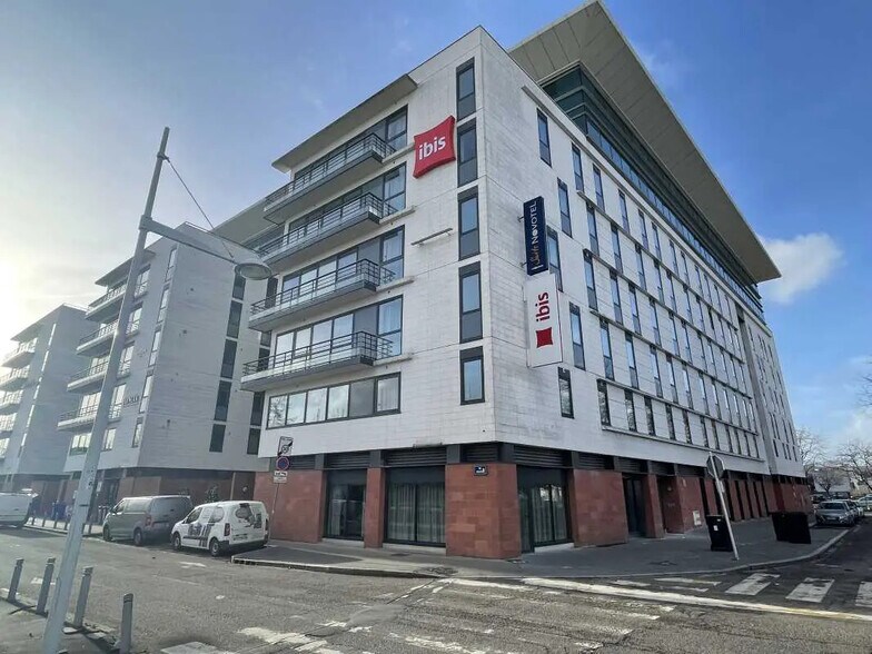 Bureau dans Rouen à louer - Photo de l’immeuble – Image 1 sur 8