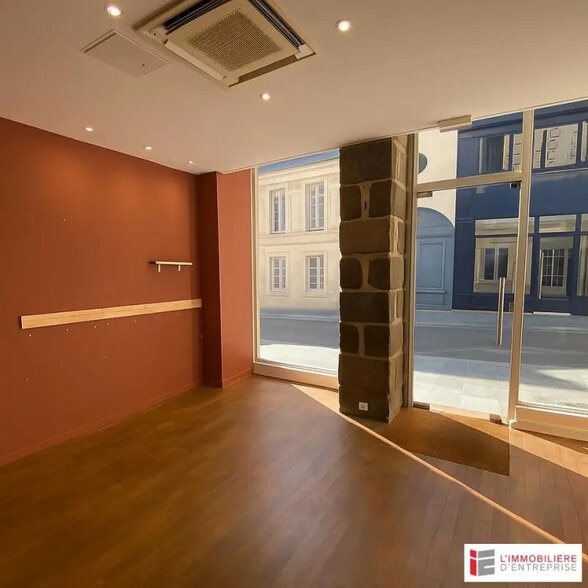 Local commercial dans Rennes à louer - Photo de l’immeuble – Image 1 sur 7