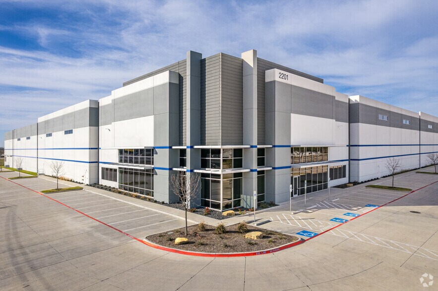 2201 Chemsearch Blvd, Irving, TX à louer - Photo de l’immeuble – Image 3 sur 13