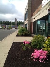 645 Poquonock Ave, Windsor, CT à louer Photo intérieure– Image 2 sur 4