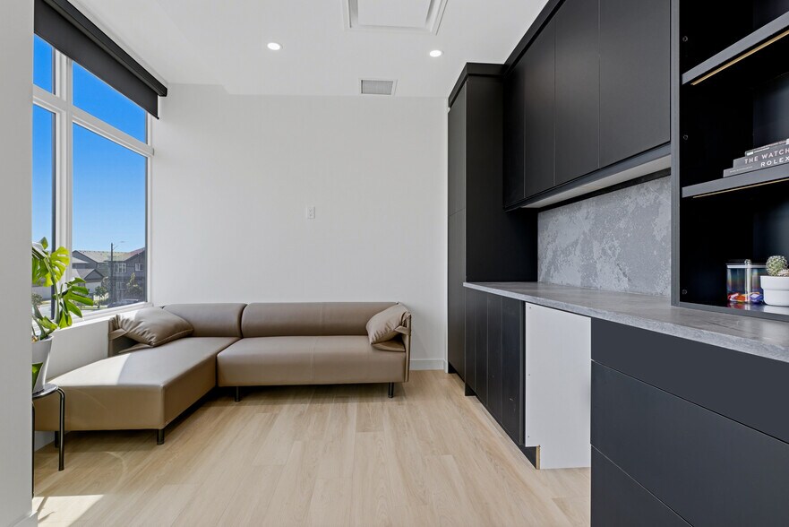 741-767 Daniels Way SW, Edmonton, AB à louer - Photo de l’immeuble – Image 3 sur 12