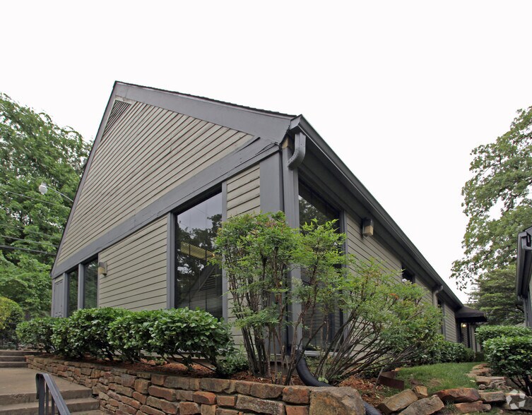 2411 E Skelly Dr, Tulsa, OK à vendre - Photo de l’immeuble – Image 3 sur 23