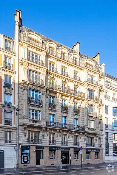 104 Rue D'Amsterdam, Paris à louer - Photo de l’immeuble – Image 2 sur 2