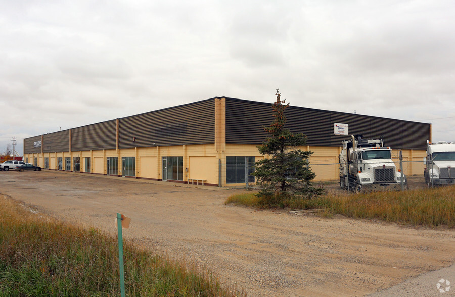 1804 4th St, Leduc, AB à louer - Photo de l’immeuble – Image 2 sur 9