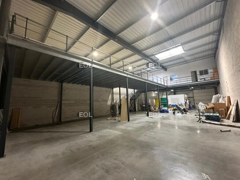 Local d'activités dans Meyreuil à vendre - Photo de l’immeuble – Image 1 sur 7