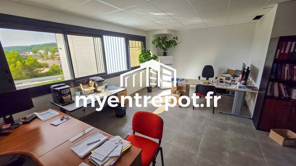 200 Avenue Des Carrières, ROQUEFORT LA BEDOULE à louer - Photo intérieure – Image 3 sur 8
