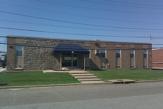 Plus de détails pour 40 Commerce Pl, Hicksville, NY - Bureau à louer