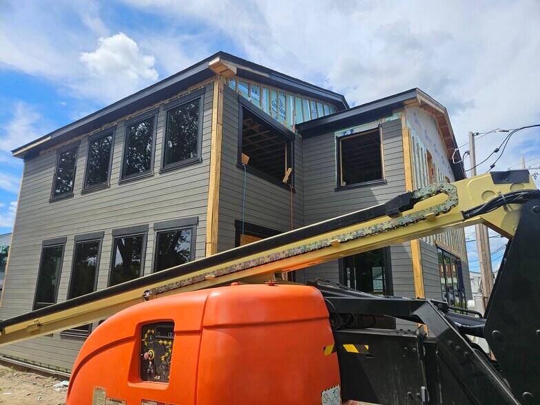 1232 Mineral Spring Ave, North Providence, RI à louer - Photo de l’immeuble – Image 3 sur 6