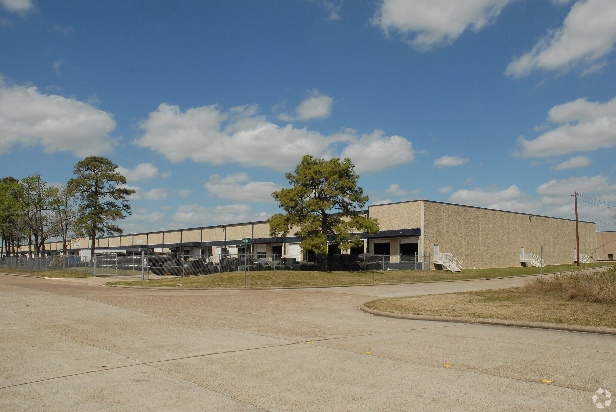 9033-9055 Spikewood Dr, Houston, TX à louer Photo principale– Image 1 sur 7