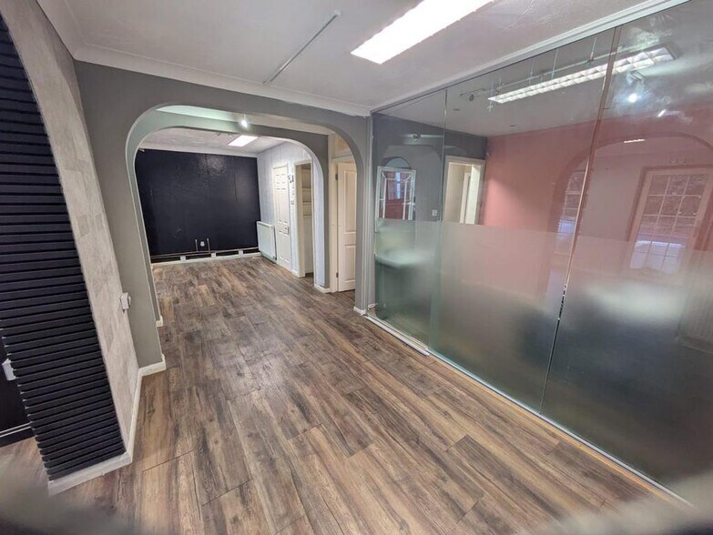 Portsmouth Rd, Godalming à louer - Photo de l’immeuble – Image 3 sur 7