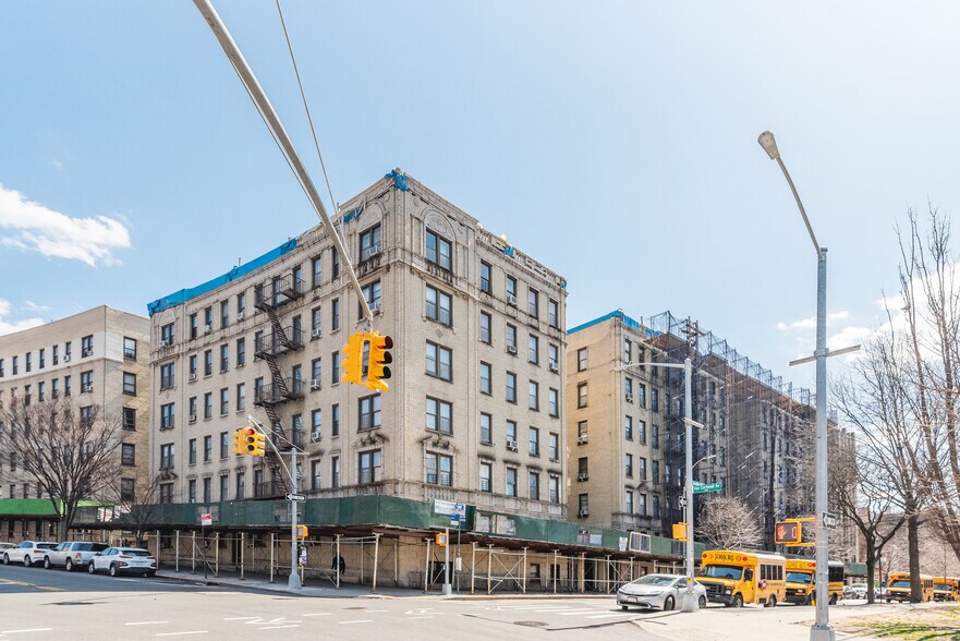155 E Mosholu Pky N, Bronx, NY à vendre - Photo de l’immeuble – Image 3 sur 44