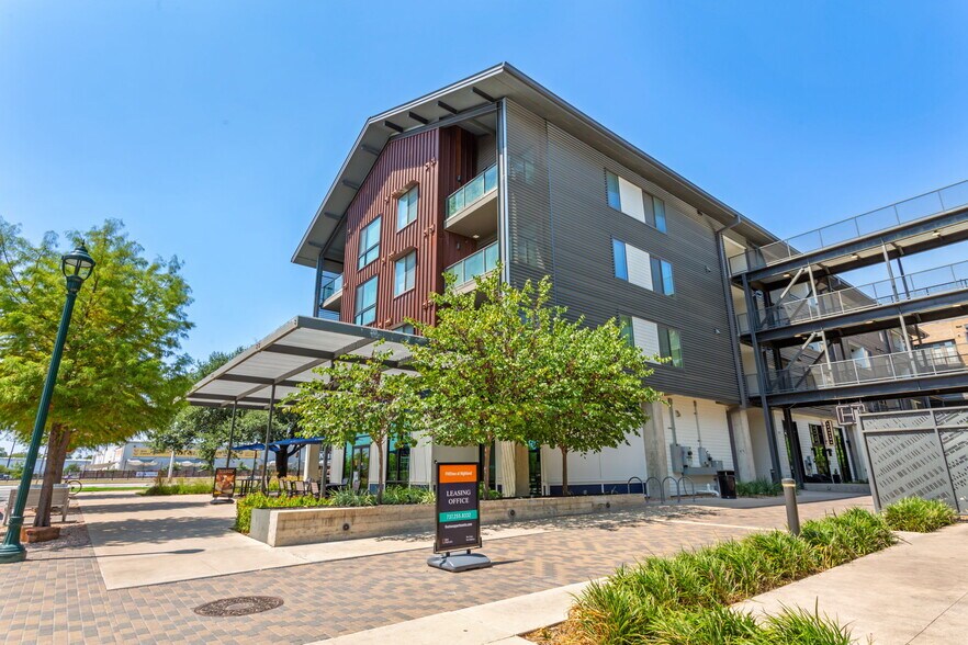 110 Jacob Fontaine Ln, Austin, TX à louer - Photo de l’immeuble – Image 2 sur 19