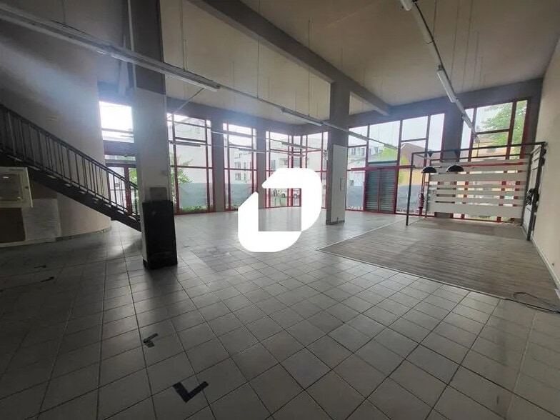 Local commercial dans Houilles à louer - Photo de l’immeuble – Image 1 sur 12