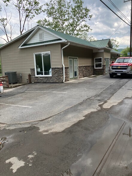 846 Hinton Bypass Byp, Hinton, WV à louer - Photo de l’immeuble – Image 3 sur 42