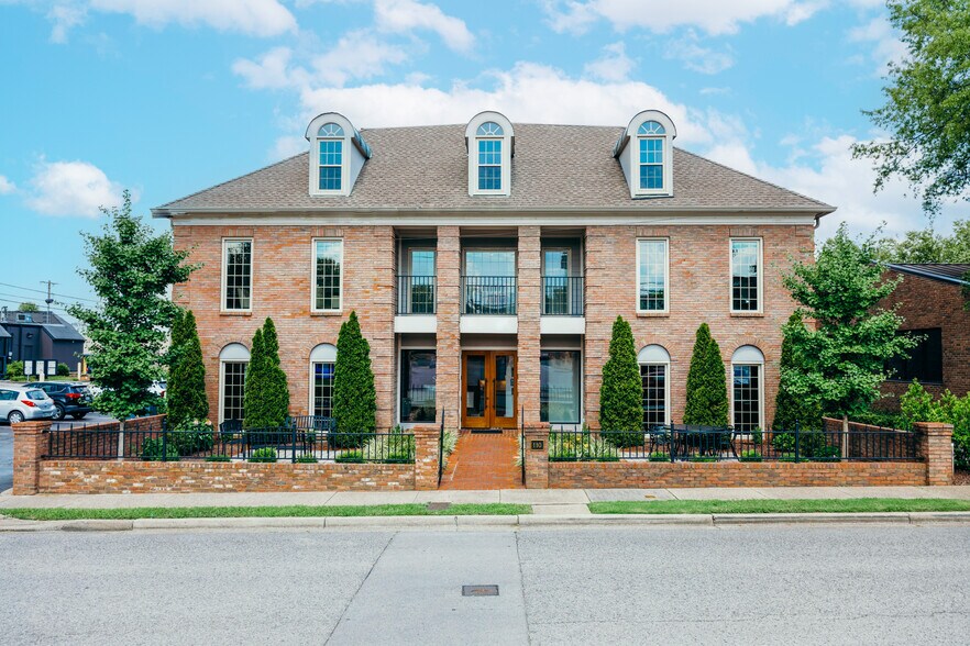 110 30th Ave S, Nashville, TN à louer - Photo de l’immeuble – Image 1 sur 9