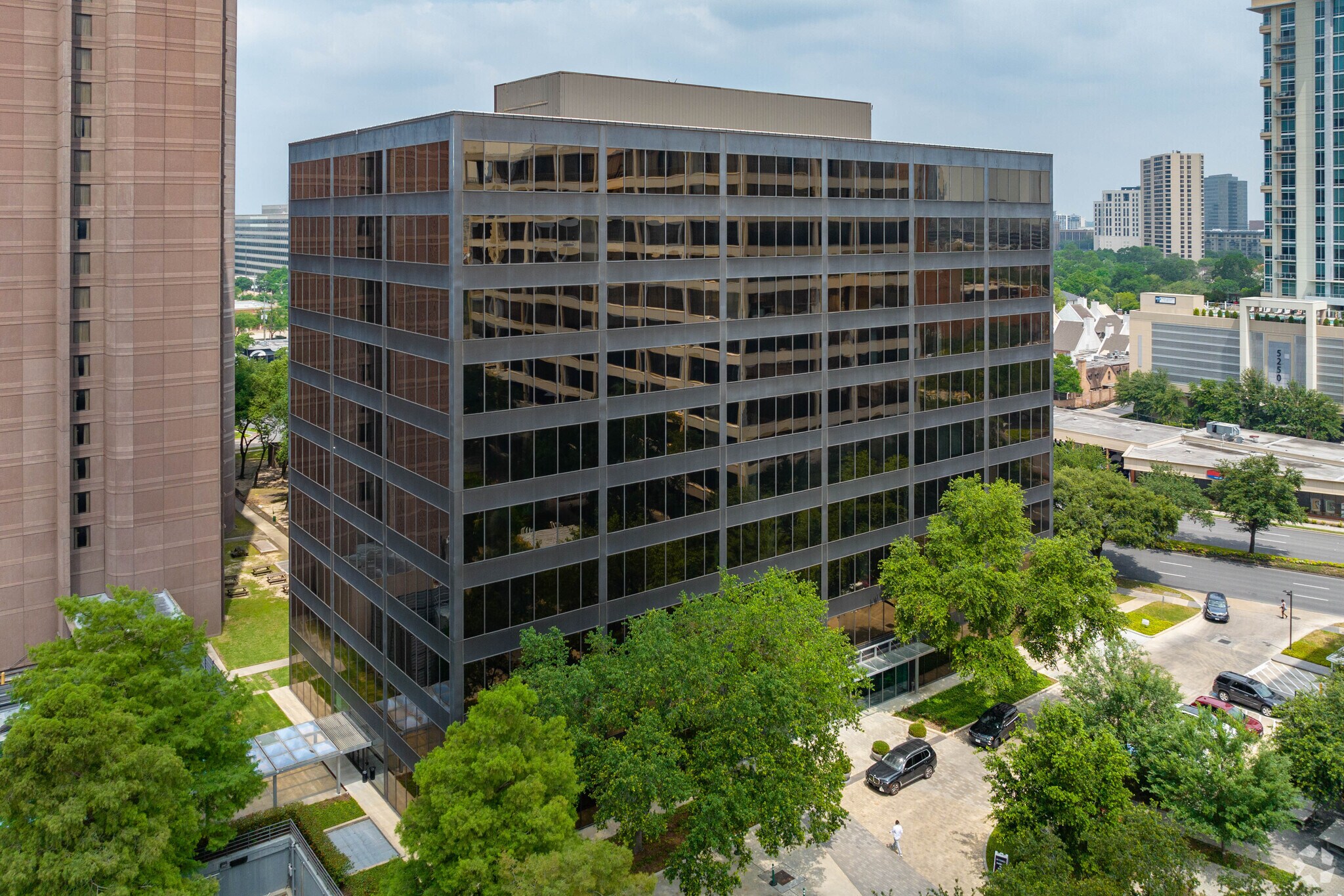 5333 Westheimer Rd, Houston, TX à louer Photo de l’immeuble– Image 1 sur 24