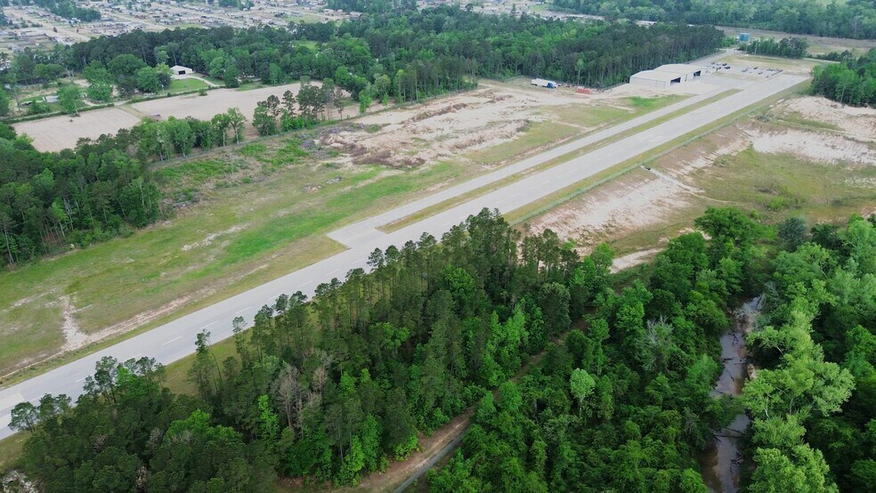 15900 Schank Rd, Conroe, TX à vendre - Vidéo sur l’annonce professionnelle – Image 2 sur 26