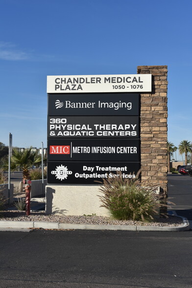 1050-1076 W Chandler Blvd, Chandler, AZ à louer - Photo de l’immeuble – Image 3 sur 13