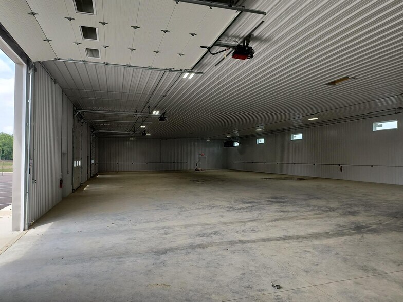 8300 Clay St, Hobart, IN à louer - Photo intérieure – Image 2 sur 4