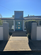 217 N Mound St, Nacogdoches, TX à louer Photo de l’immeuble– Image 2 sur 10