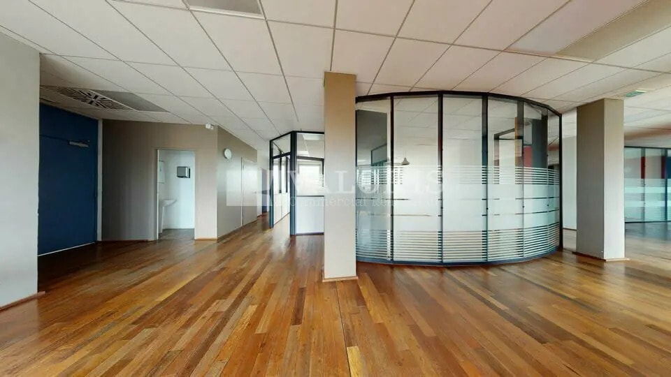 Bureau dans Écully à louer - Photo de l’immeuble – Image 2 sur 12