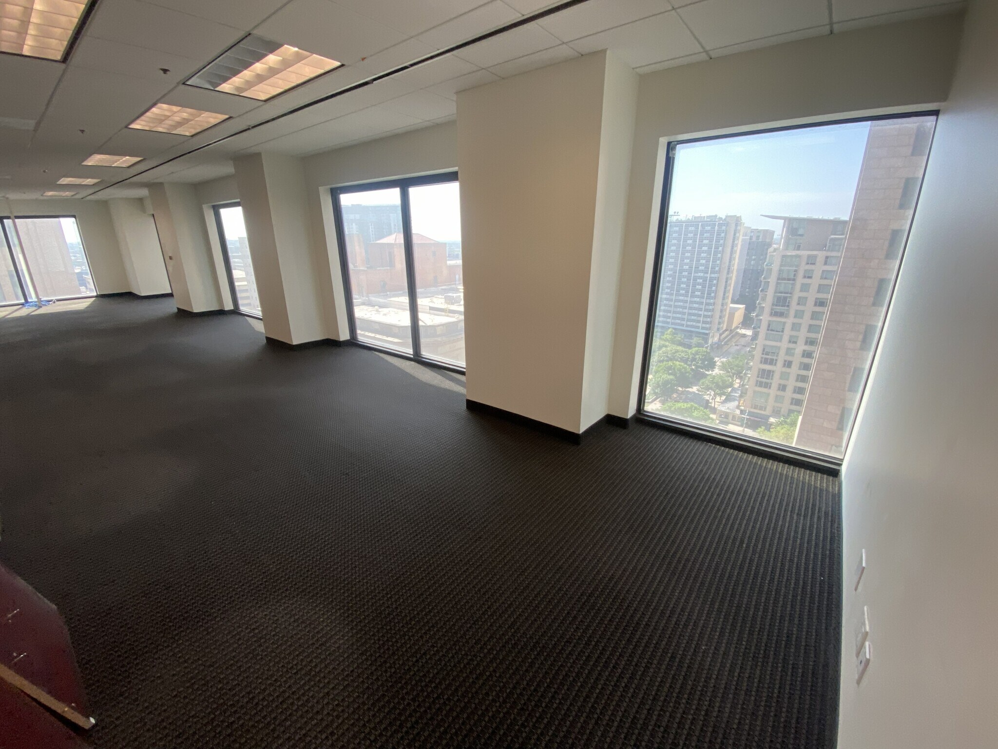 1700 Pacific Ave, Dallas, TX à louer Photo intérieure– Image 1 sur 16