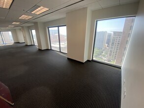 1700 Pacific Ave, Dallas, TX à louer Photo intérieure– Image 1 sur 16