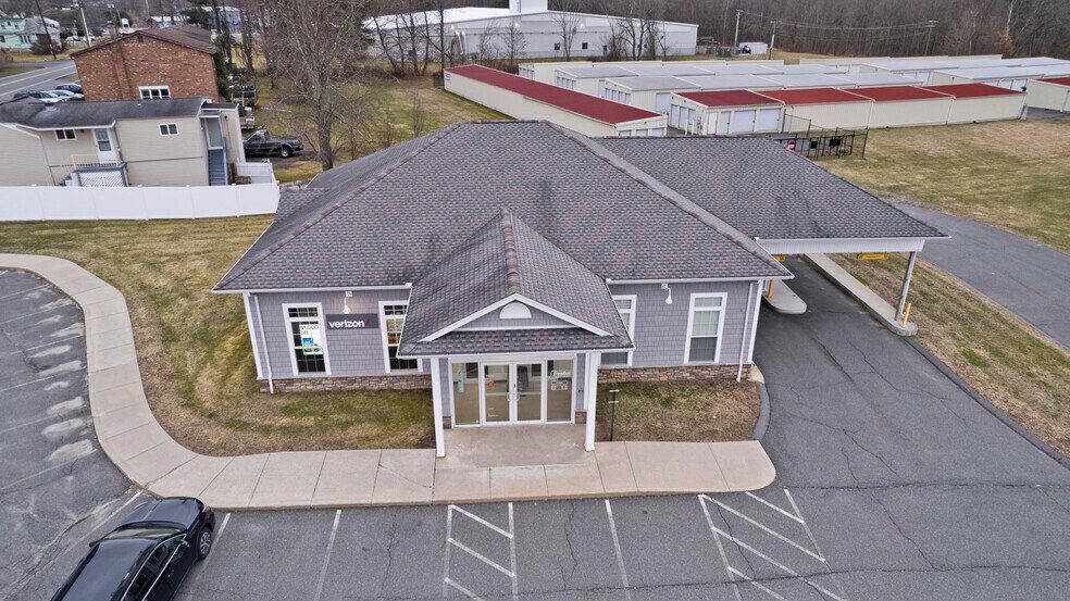 422 Main St, Easthampton, MA à louer - Photo principale – Image 1 sur 26