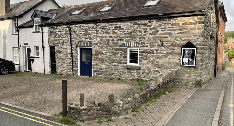 West St, Rhayader à louer - Photo de l’immeuble – Image 1 sur 1