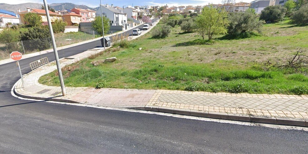 Calle Mercedes Salinas, Jun, Granada à vendre - Photo de l’immeuble – Image 3 sur 8