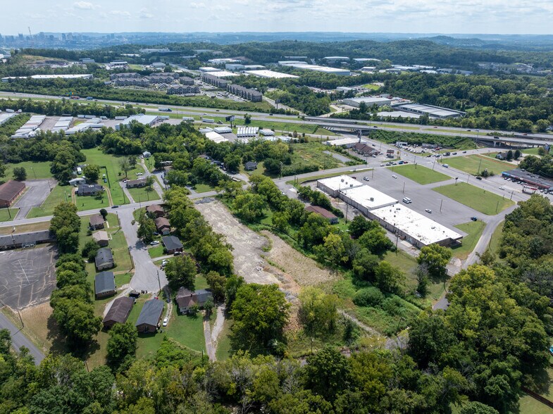 369 Ewing Dr, Nashville, TN à vendre - Photo de l’immeuble – Image 2 sur 3