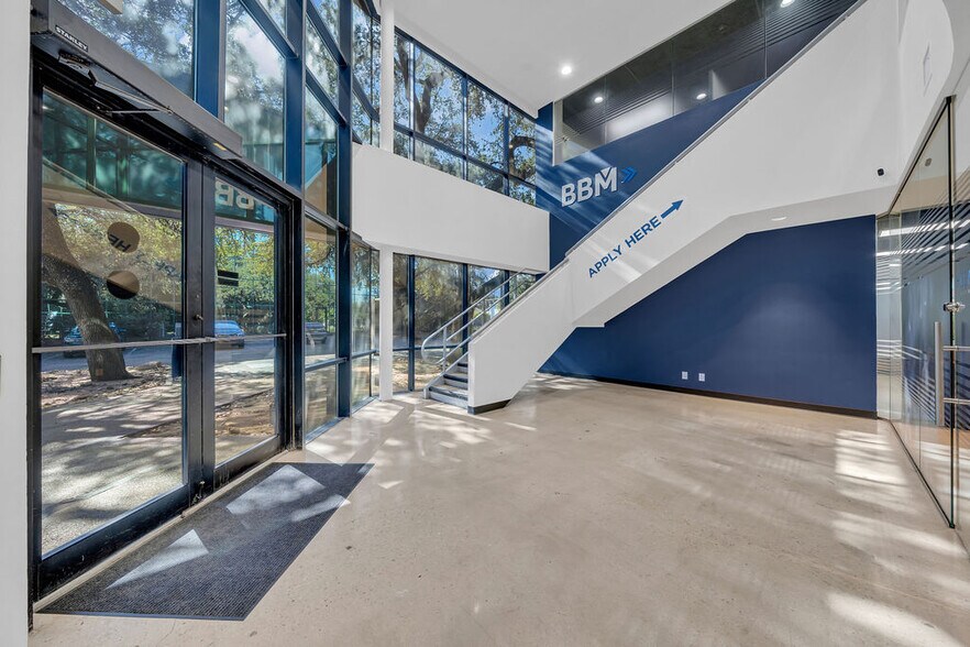 4242 Medical Dr, San Antonio, TX à louer - Photo de l’immeuble – Image 3 sur 55