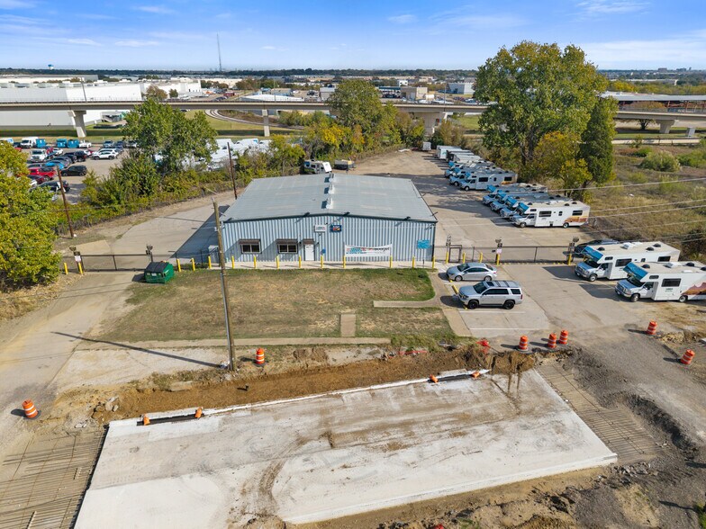 2630 N Interstate 35E, Carrollton, TX à louer - Photo de l’immeuble – Image 3 sur 29