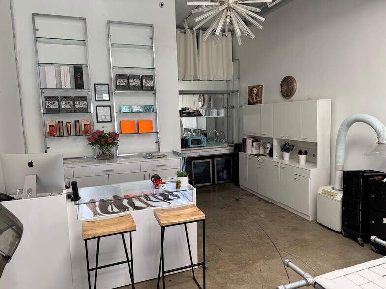 8304 W 3rd St, Los Angeles, CA à louer - Photo de l’immeuble – Image 3 sur 8