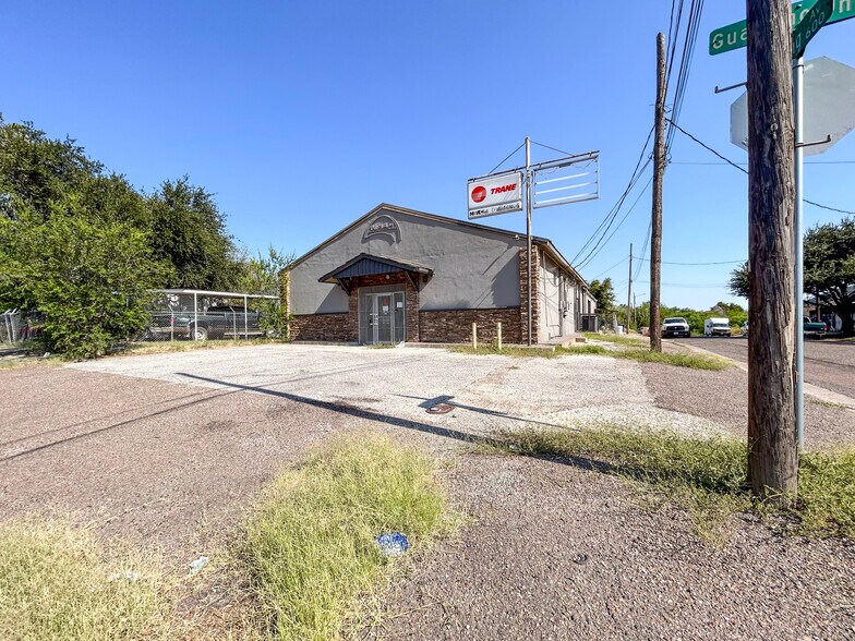 1401 Guatemozin St, Laredo, TX à vendre - Photo de l’immeuble – Image 2 sur 27