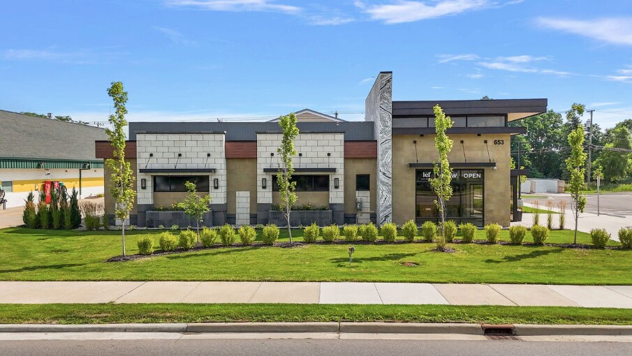 653 S Lapeer Rd, Oxford, MI à vendre Photo principale– Image 1 sur 5