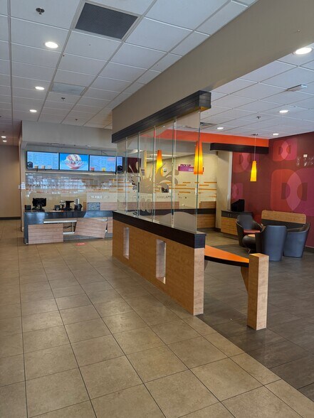 530 Crescent Blvd, Glen Ellyn, IL à louer - Photo intérieure – Image 3 sur 14