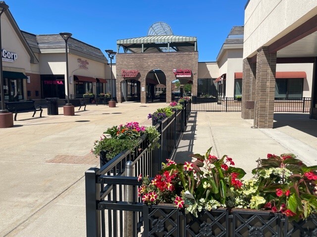 2300-2350 W Higgins Rd, Hoffman Estates, IL à louer - Photo de l’immeuble – Image 3 sur 14
