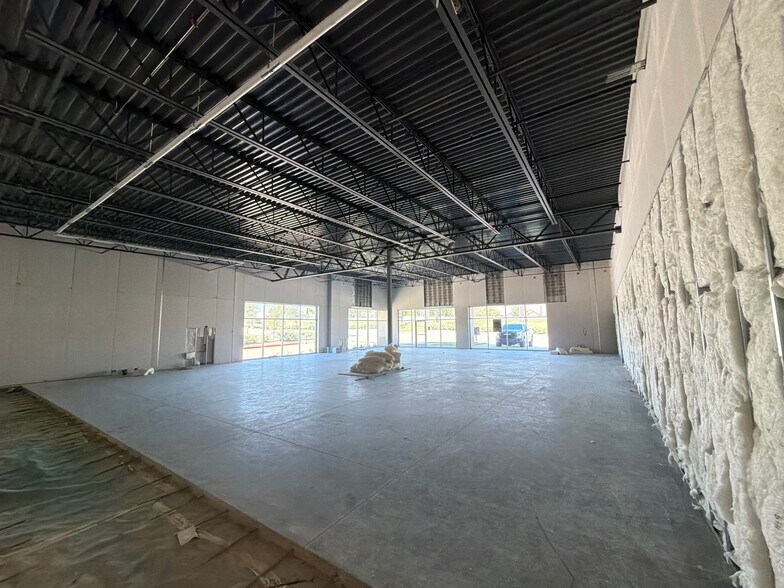 26912 E University Dr, Aubrey, TX à louer - Photo de l’immeuble – Image 2 sur 4