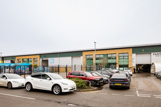 Plus de détails pour 22-28 Moorfield Rd, Guildford - Industriel/Logistique à louer