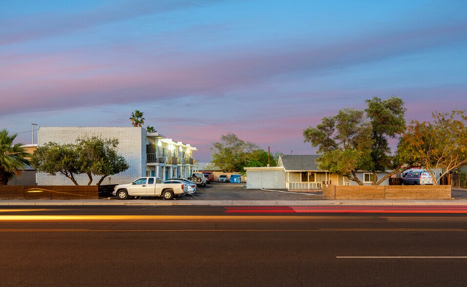 526 32nd 1-13 st, Phoenix, AZ à vendre - Photo principale – Image 1 sur 48