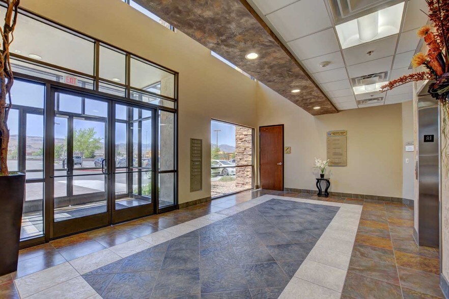 8905 W Post Rd, Las Vegas, NV à louer - Photo intérieure – Image 2 sur 9