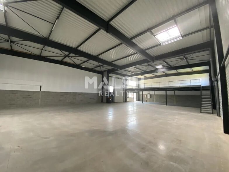 Local d’activités dans Frans à louer - Photo intérieure – Image 2 sur 10