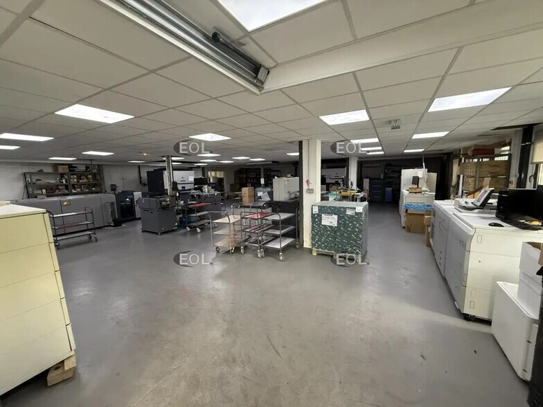 Local d’activités dans Neuilly-Plaisance à louer - Photo de l’immeuble – Image 1 sur 13