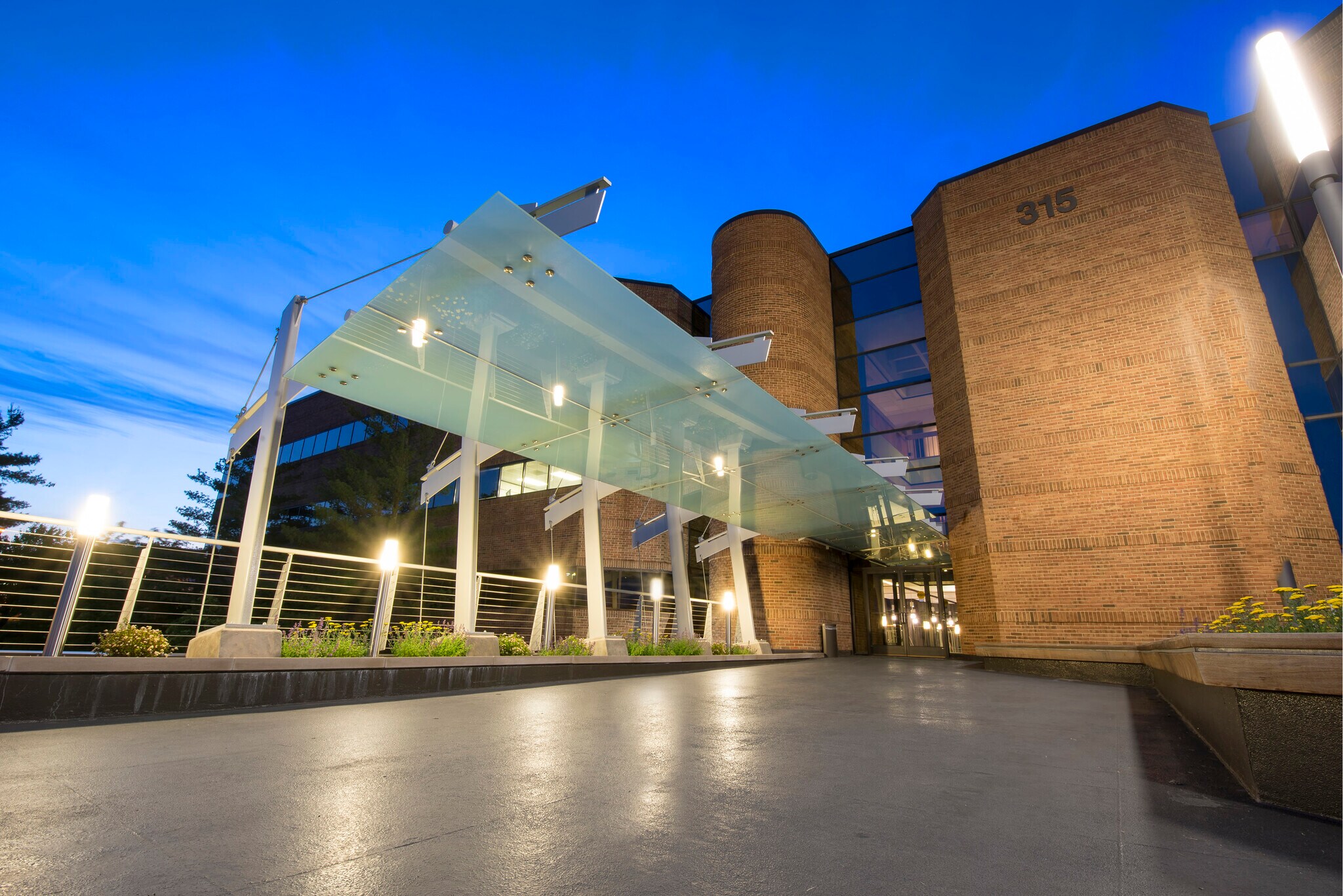 315 E Eisenhower Pky, Ann Arbor, MI à louer Photo principale– Image 1 sur 13